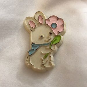 ⚡️FINAL PRICE⚡️ Vintage Bunny with Flower Brooch!